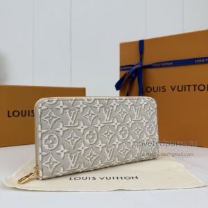 Louis Vuitton Beige and Cream Monogram Zip-Around Wallet M29575